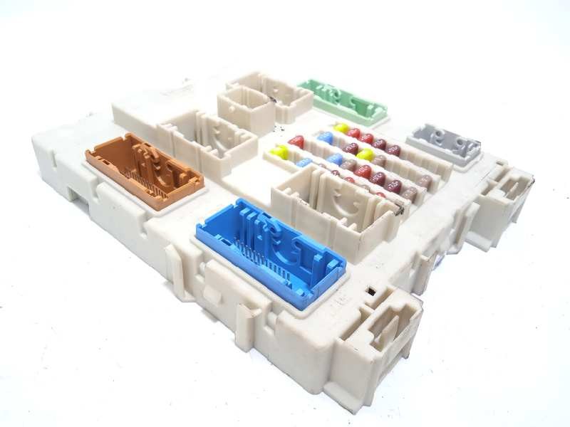 Recambio de caja reles / fusibles para volvo v40 2.0 cat referencia OEM IAM 31453132  