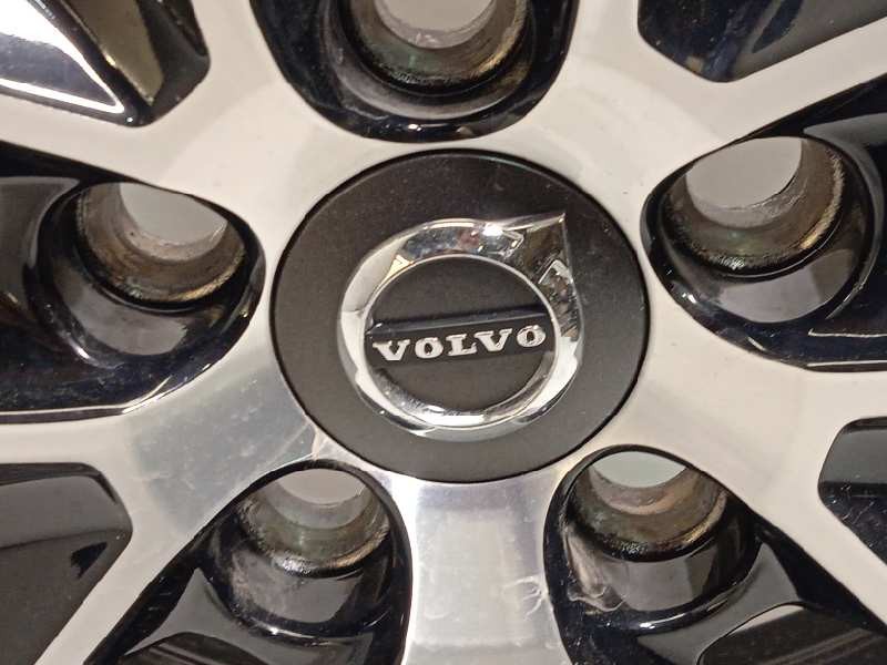 Recambio de llanta para volvo v40 2.0 cat referencia OEM IAM 31664557  32207147