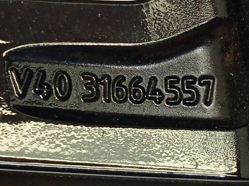 Recambio de llanta para volvo v40 2.0 cat referencia OEM IAM 31664557  32207147