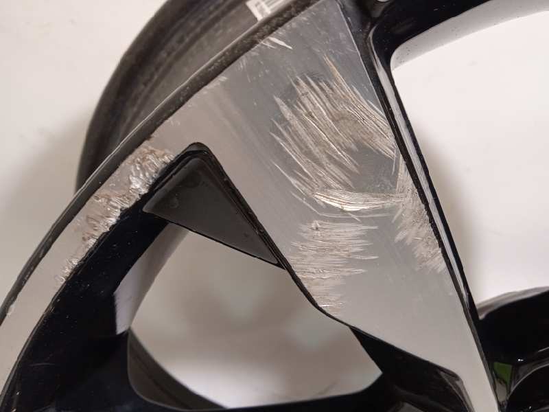 Recambio de llanta para volvo v40 2.0 cat referencia OEM IAM 31664557  32207147