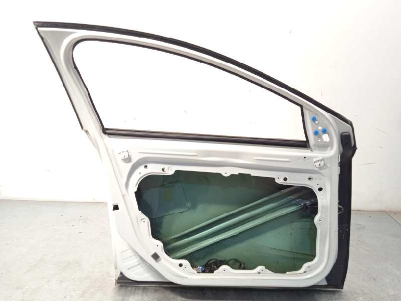 Recambio de puerta delantera izquierda para volvo v40 2.0 cat referencia OEM IAM 32321018  31278419