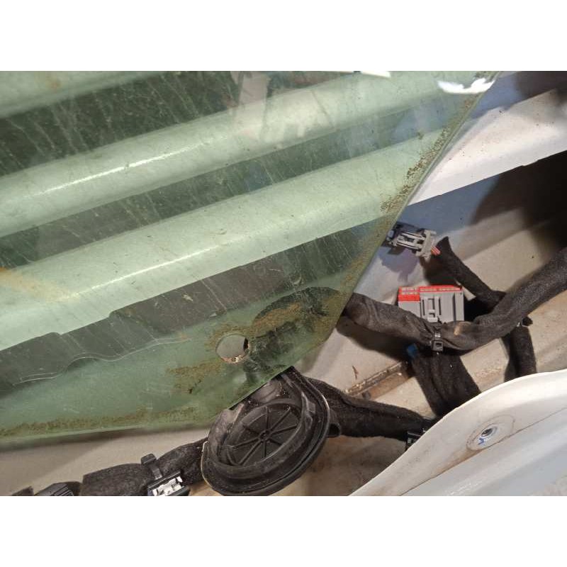 Recambio de puerta trasera izquierda para volvo v40 2.0 cat referencia OEM IAM 32321999  31278442