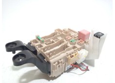 Recambio de caja reles / fusibles para toyota avensis touring sports advance referencia OEM IAM 8273005J60  480115J29 2