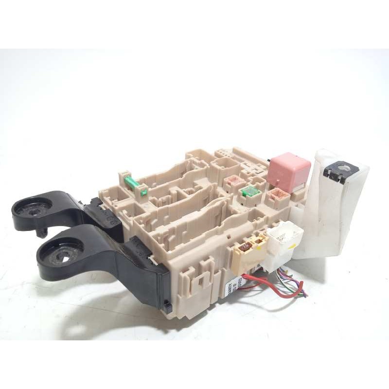 Recambio de caja reles / fusibles para toyota avensis touring sports advance referencia OEM IAM 8273005J60  480115J29