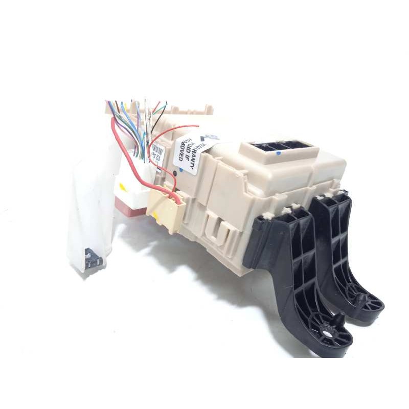 Recambio de caja reles / fusibles para toyota avensis touring sports advance referencia OEM IAM 8273005J60  480115J29