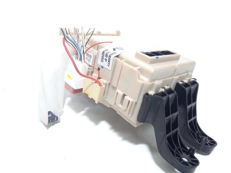 Recambio de caja reles / fusibles para toyota avensis touring sports advance referencia OEM IAM 8273005J60  480115J29