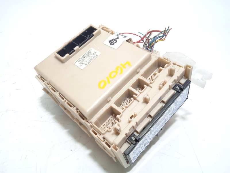 Recambio de caja reles / fusibles para toyota avensis touring sports advance referencia OEM IAM 8273005J60  480115J29