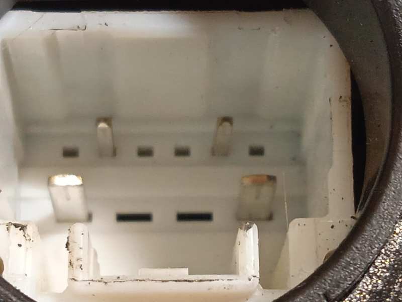 Recambio de cerradura puerta trasera izquierda para toyota avensis touring sports advance referencia OEM IAM 6906005051  