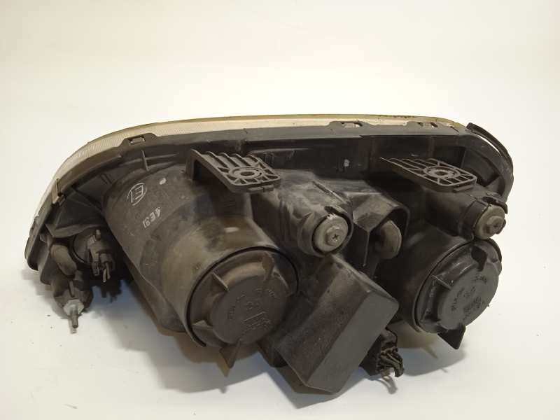 Recambio de faro derecho para daewoo nubira berlina sx referencia OEM IAM 96425286  