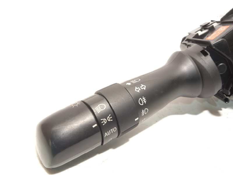 Recambio de mando luces para toyota avensis touring sports advance referencia OEM IAM 05190H58  