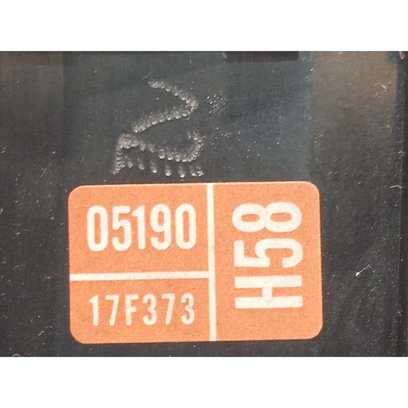 Recambio de mando luces para toyota avensis touring sports advance referencia OEM IAM 05190H58  