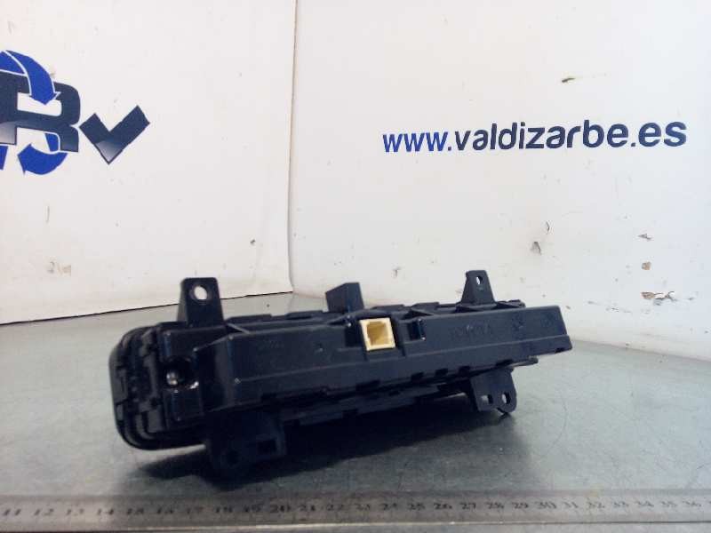 Recambio de mando climatizador para toyota auris 1.6 d-4d cat referencia OEM IAM 5590002820  