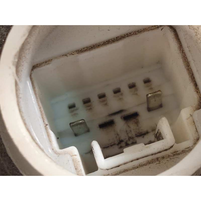 Recambio de cerradura puerta trasera derecha para toyota aygo 1.0 cat referencia OEM IAM 6905002390  