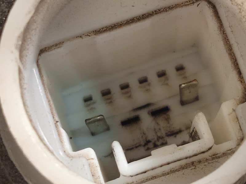 Recambio de cerradura puerta trasera derecha para toyota aygo 1.0 cat referencia OEM IAM 6905002390  