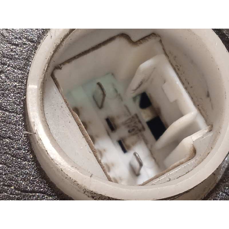 Recambio de cerradura puerta trasera izquierda para toyota aygo 1.0 cat referencia OEM IAM 6906002390  