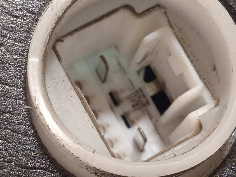 Recambio de cerradura puerta trasera izquierda para toyota aygo 1.0 cat referencia OEM IAM 6906002390  