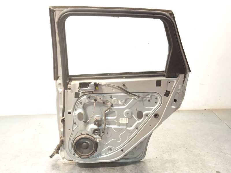 Recambio de puerta trasera derecha para ford focus turnier (cb4) trend referencia OEM IAM 1702418  