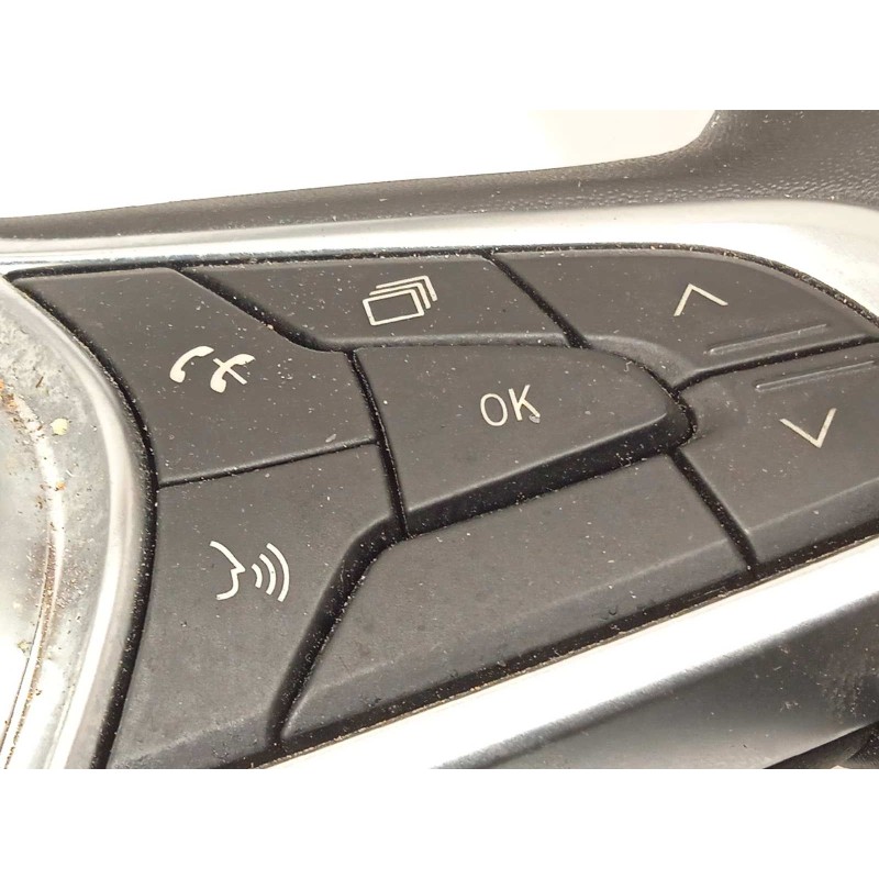 Recambio de volante para renault clio v 1.0 tce referencia OEM IAM 484002607R  