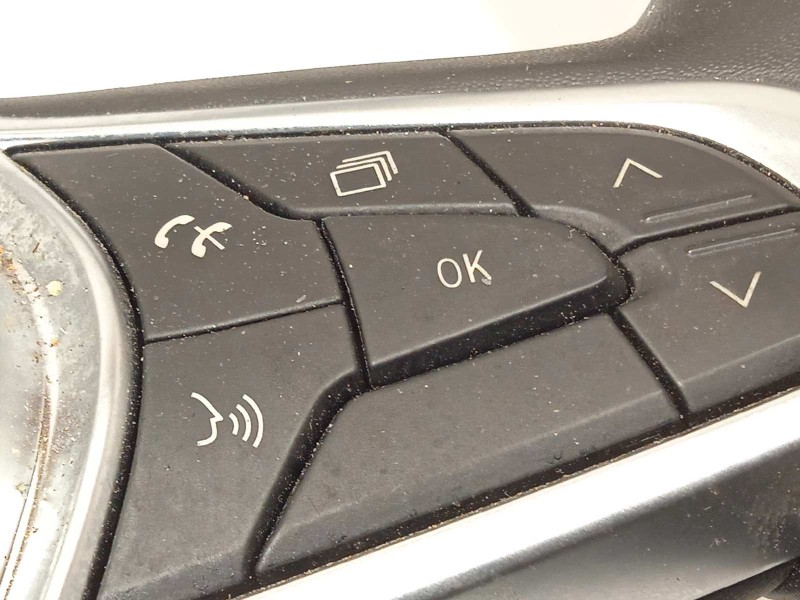 Recambio de volante para renault clio v 1.0 tce referencia OEM IAM 484002607R  