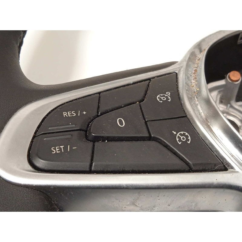 Recambio de volante para renault clio v 1.0 tce referencia OEM IAM 484002607R  