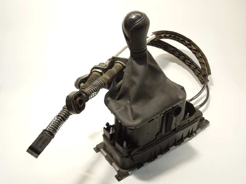 Recambio de palanca cambio para seat arona reference plus referencia OEM IAM 2Q0711049J  