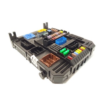 CAJA RELES / FUSIBLES 9832880380 1677607680 28709105