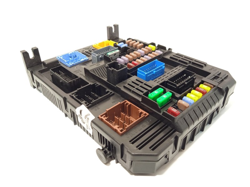 CAJA RELES / FUSIBLES 9832880380 1677607680 28709105