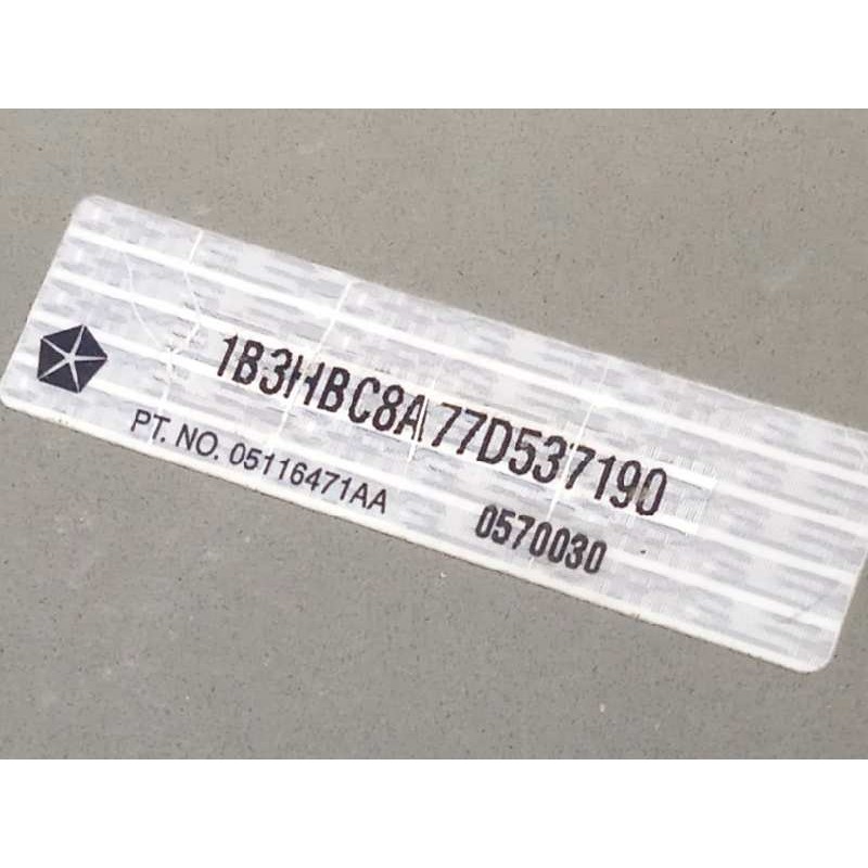 Recambio de aleta delantera izquierda para dodge caliber 2.0 16v crd cat referencia OEM IAM 05116471AA  