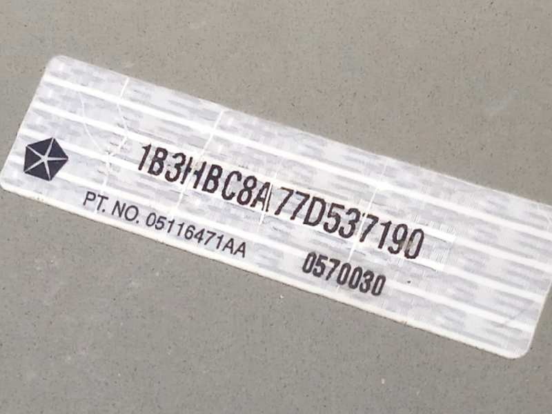 Recambio de aleta delantera izquierda para dodge caliber 2.0 16v crd cat referencia OEM IAM 05116471AA  