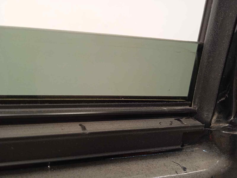 Recambio de puerta trasera izquierda para mitsubishi grandis (na0w) 2.0 di-d cat referencia OEM IAM 5730A047  