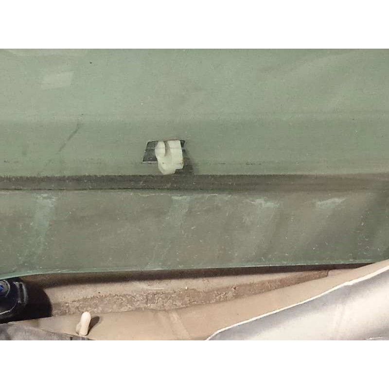 Recambio de puerta delantera izquierda para kia carens (un) 2.0 crdi referencia OEM IAM 760031D010  