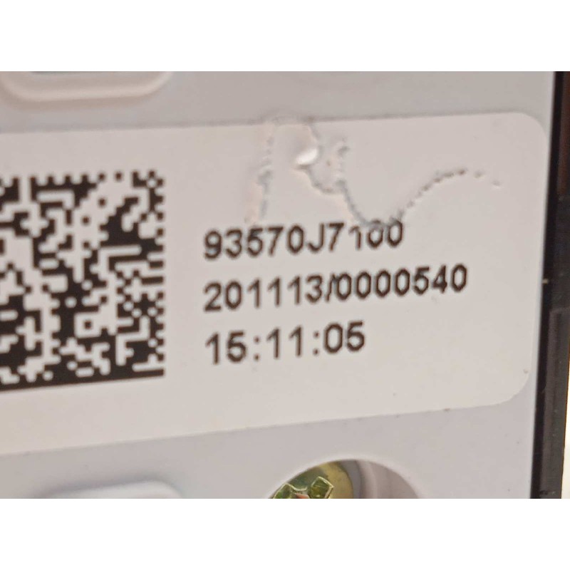 Recambio de mando elevalunas delantero izquierdo para kia xceed edrive phev referencia OEM IAM 93570J7100  93570J7100WK