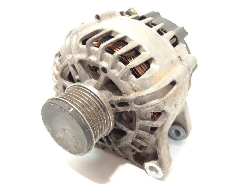 Recambio de alternador para peugeot 308 1.2 12v e-thp referencia OEM IAM 9818677980 2713135A TG12C261