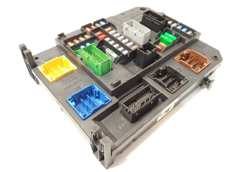 Recambio de caja reles / fusibles para peugeot 308 1.2 12v e-thp referencia OEM IAM 9806687880  