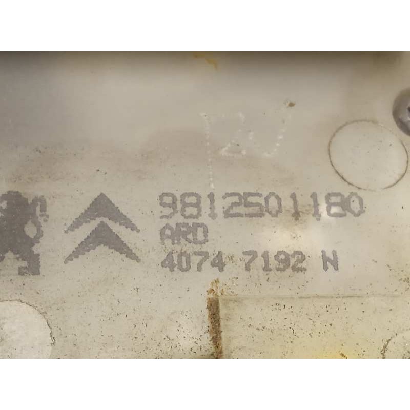 Recambio de cerradura puerta trasera derecha para peugeot 208 access referencia OEM IAM 9812501180  