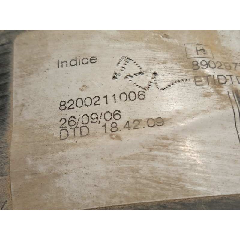 Recambio de faro derecho para dacia logan 1.6 cat referencia OEM IAM 8200211006  