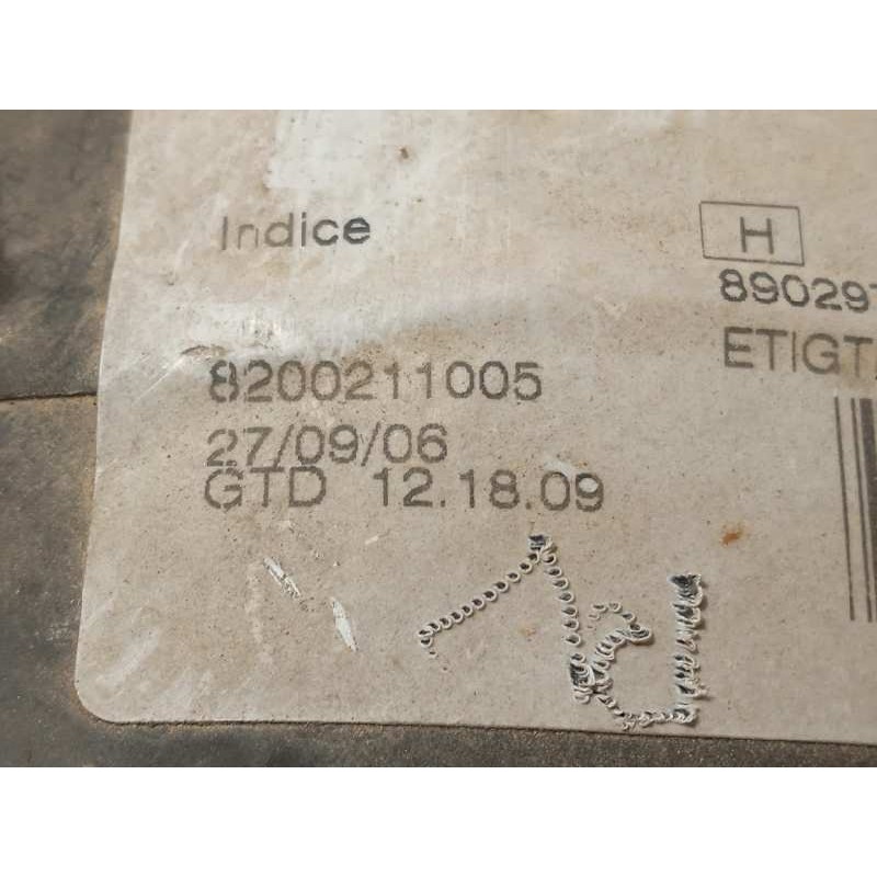 Recambio de faro izquierdo para dacia logan 1.6 cat referencia OEM IAM 8200211005  