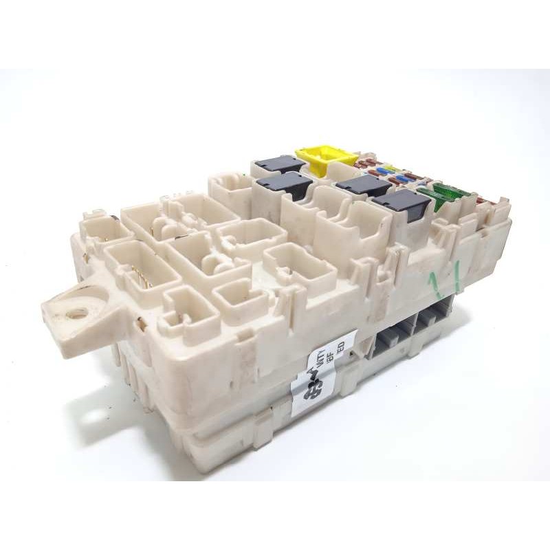 Recambio de caja reles / fusibles para mitsubishi space star (a00) motion referencia OEM IAM 8637A998  