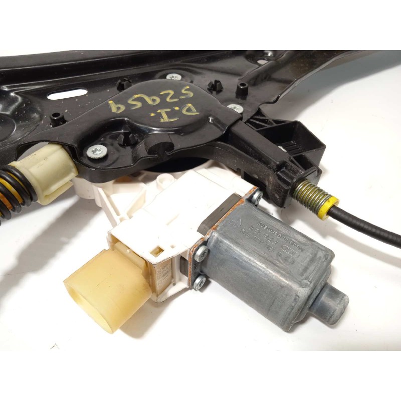 Recambio de elevalunas delantero izquierdo para bmw serie 7 (f01/f02) 740i referencia OEM IAM 7182105  7046031