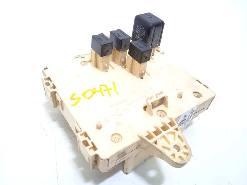 Recambio de caja reles / fusibles para lexus is200 (gxe10) básico referencia OEM IAM 909820900_  