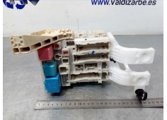 Recambio de caja reles / fusibles para toyota yaris 1.0 cat referencia OEM IAM 827300D290  