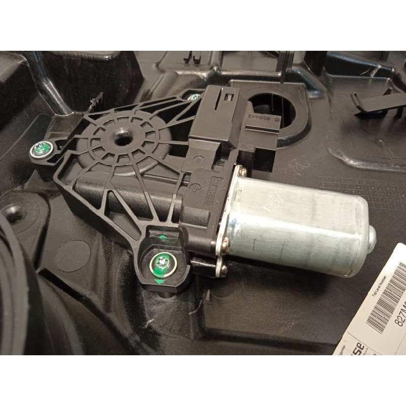 Recambio de elevalunas trasero derecho para infiniti q30 1.6 premium referencia OEM IAM 827M05DA0A  