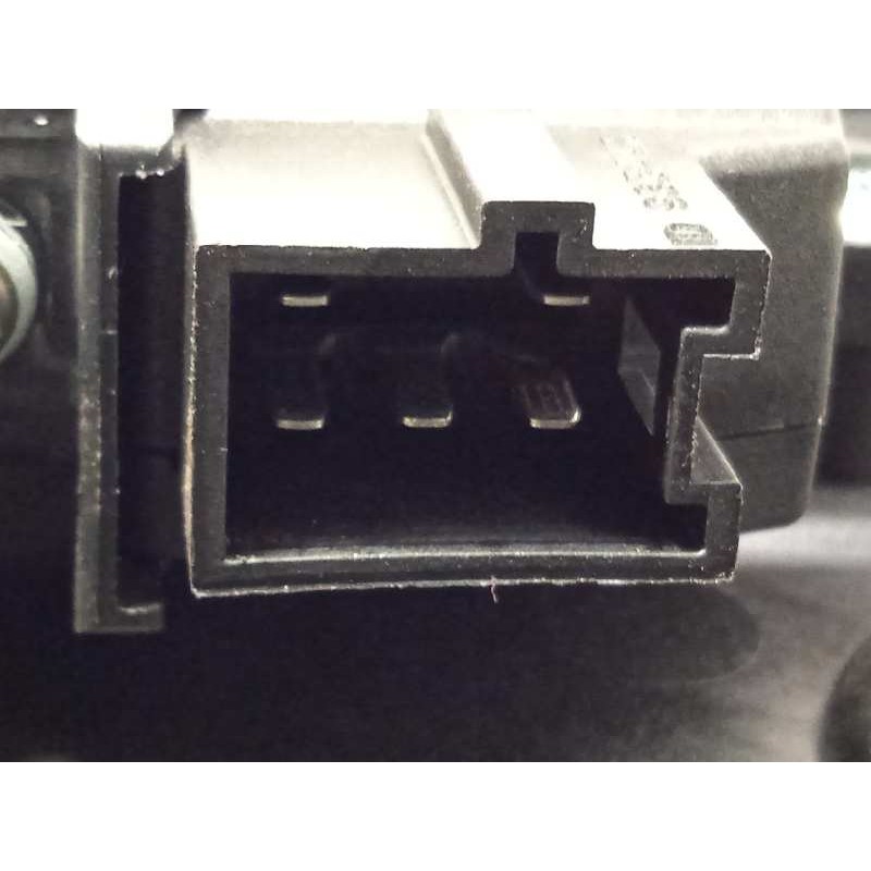 Recambio de elevalunas trasero derecho para infiniti q30 1.6 premium referencia OEM IAM 827M05DA0A  