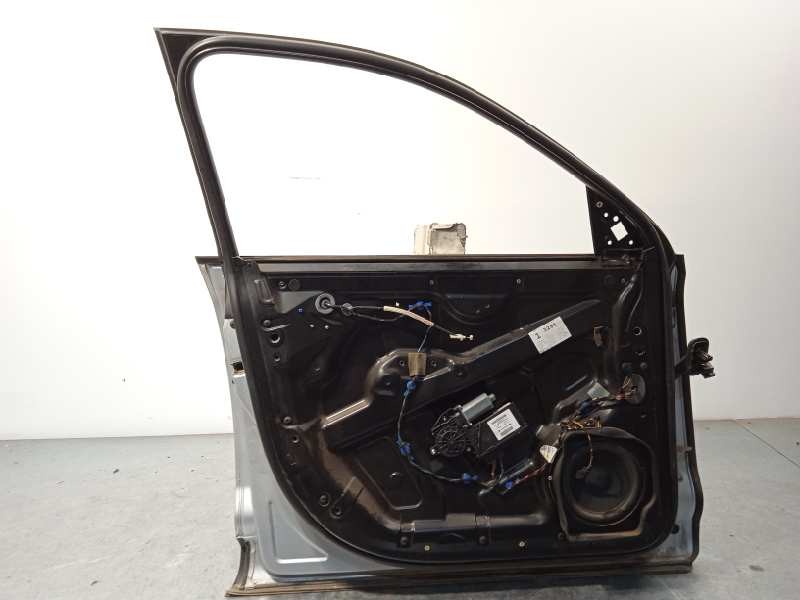 Recambio de puerta delantera izquierda para volkswagen touareg (7la) tdi v6 referencia OEM IAM 7L0831055L  