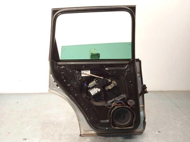 Recambio de puerta trasera izquierda para volkswagen touareg (7la) tdi v6 referencia OEM IAM 7L0833055M  