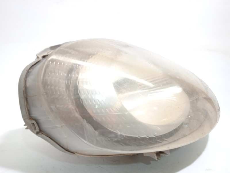 Recambio de faro derecho para nissan primastar (x83) 1.9 dci diesel cat referencia OEM IAM 7700311372  91165720