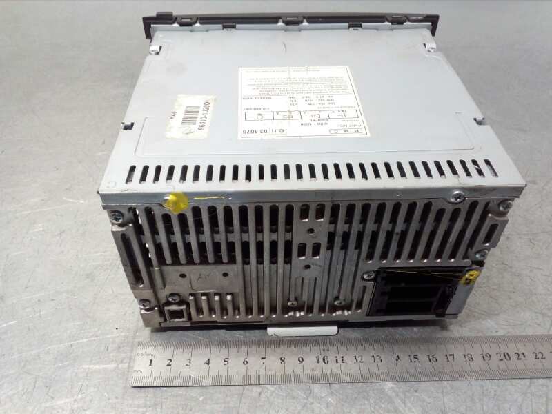 Recambio de sistema audio / radio cd para hyundai i20 classic referencia OEM IAM 961001J200  