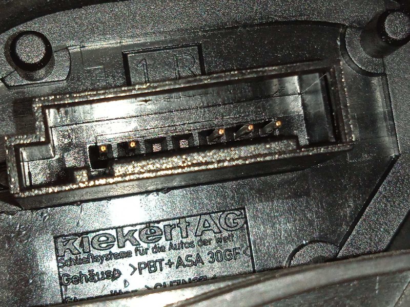 Recambio de cerradura puerta trasera derecha para bmw serie 7 (f01/f02) 740i referencia OEM IAM 7185688  51225A36E16