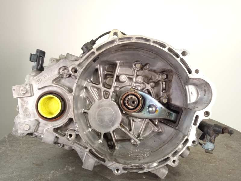 Recambio de caja cambios para hyundai i20 style referencia OEM IAM W8M6A  4300032300