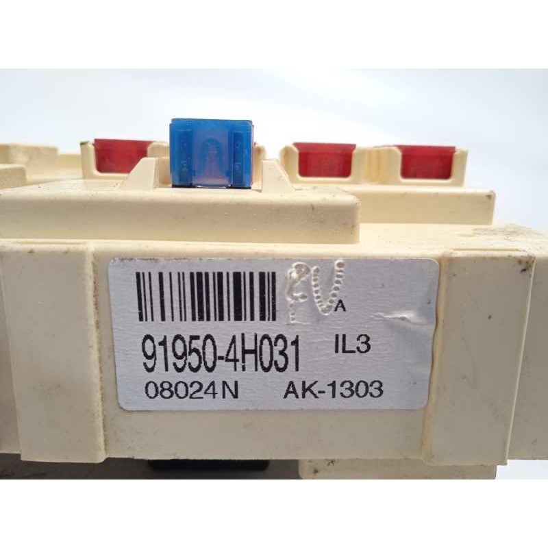Recambio de caja reles / fusibles para hyundai h1 travel referencia OEM IAM 919504H031  